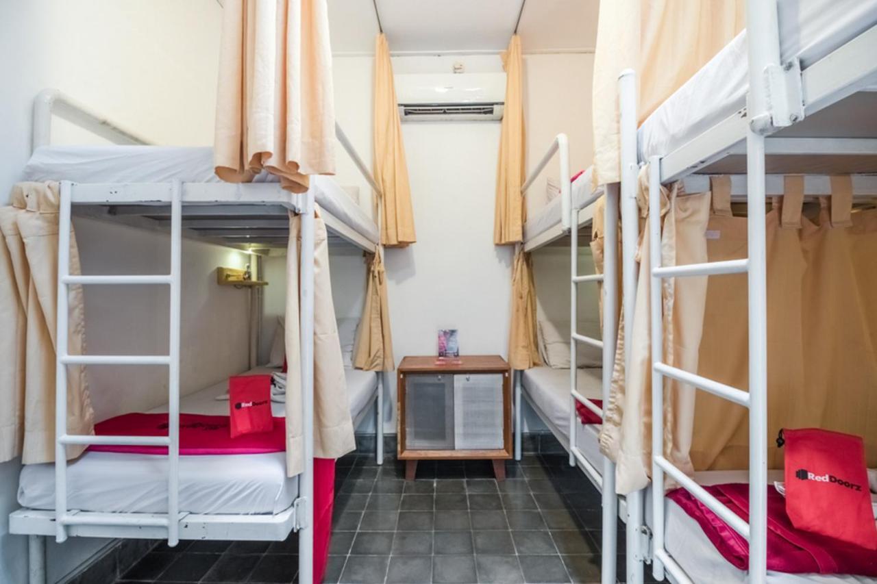 Reddoorz Hostel @ Kotagede Yogyakarta Buitenkant foto